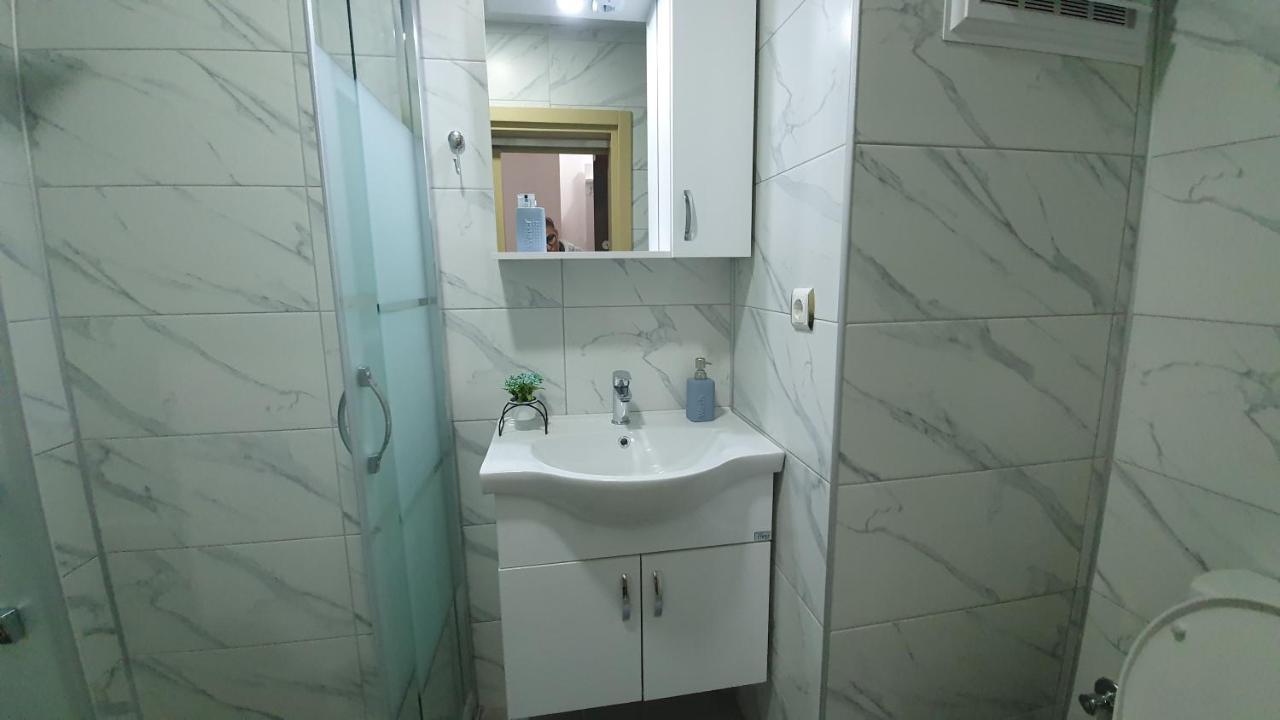 Daire 2+1 Apartm With Garden + Balcony , At Ladies Kuşadası